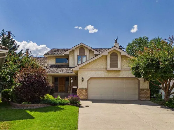 220 E Varsity Estates Ter NW, Calgary, AB T3B 5J5