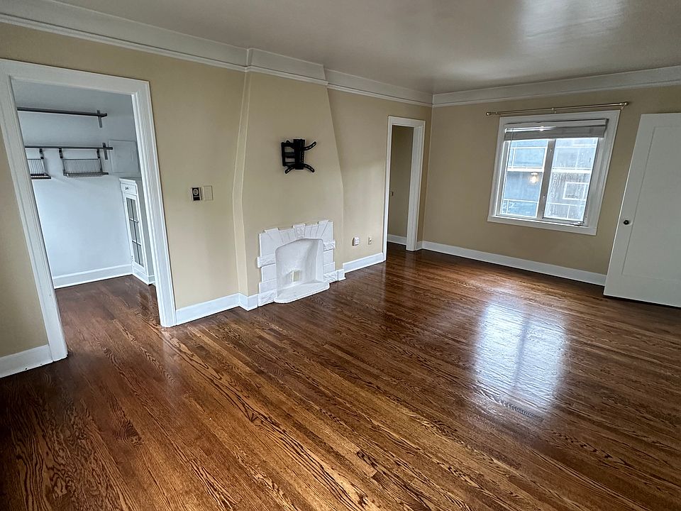 High Ceilings, picture molding and newly refinished hardwood floors