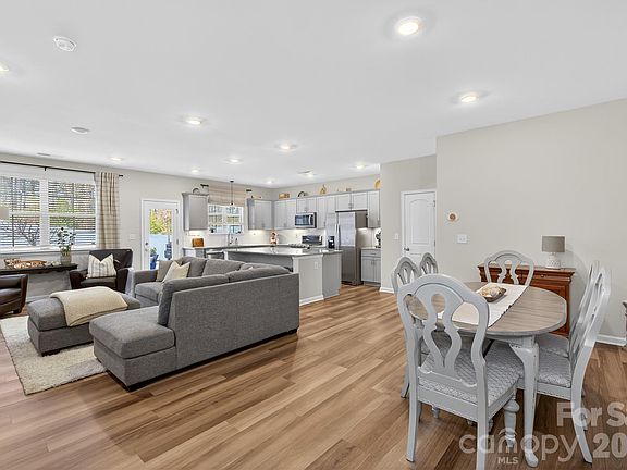 3rd image of 3123 Glenn Hope Way