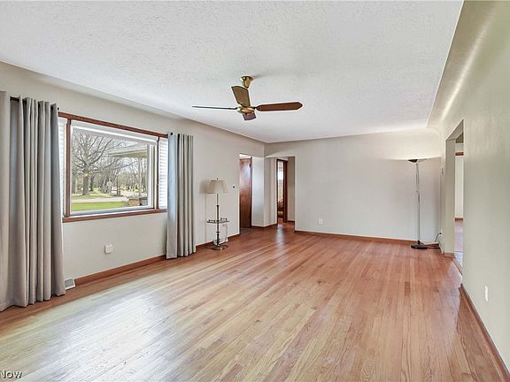 4th image of 3424 Stoney Ridge Rd