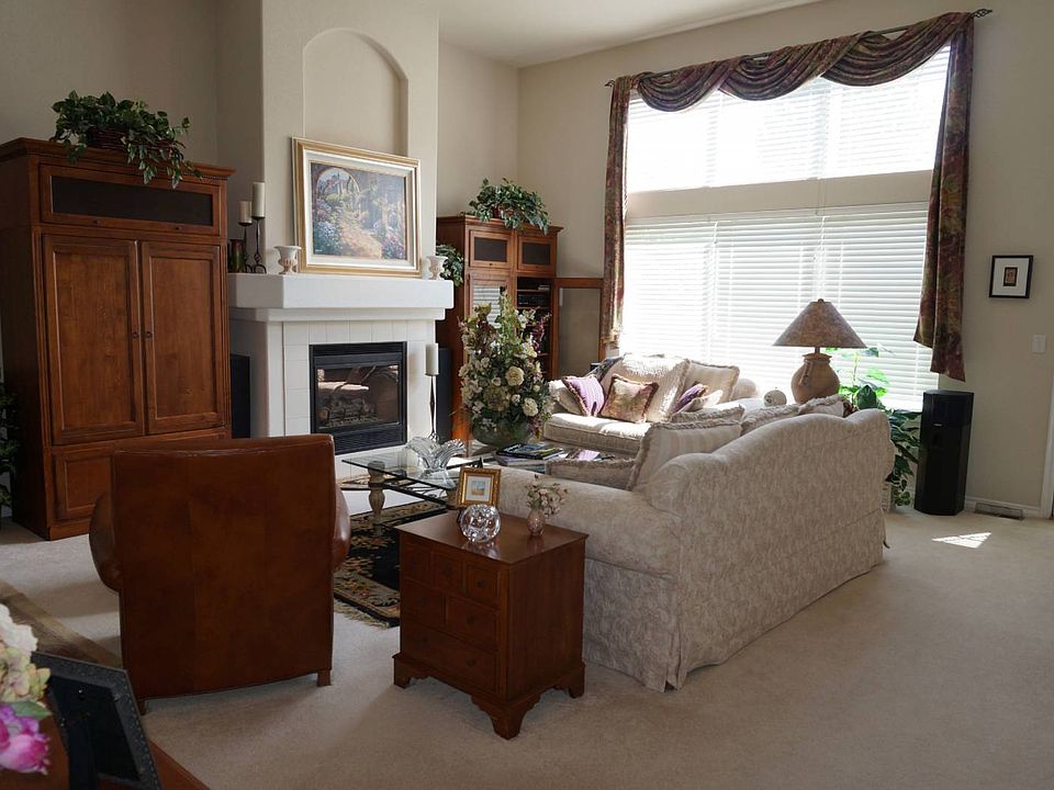 B-Living Room.jpg