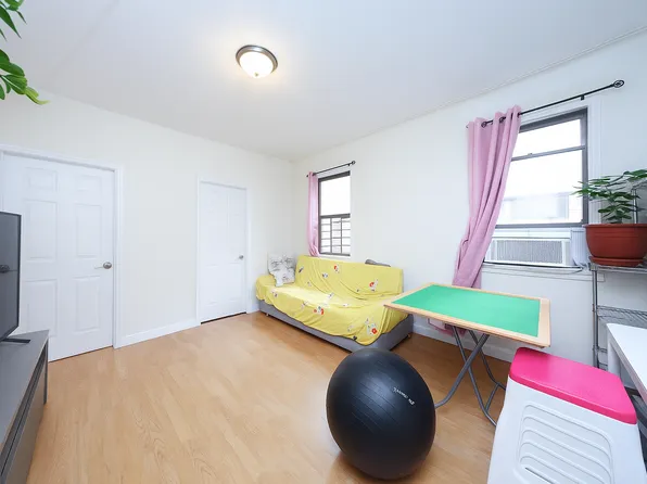 2166 West 9th Street image 15 of 27