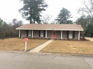 602 Pinewood Dr SE, Magee, MS 39111