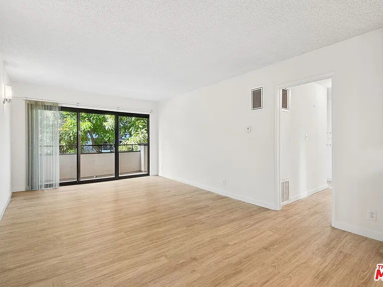 7540 Hampton Ave #202 — Photo 2