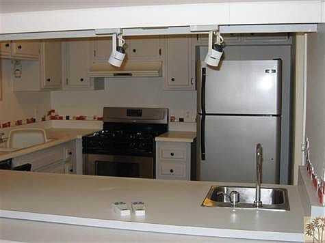 5th image of 2047 E Colombard Dr