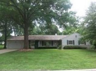 8809 Aberdeen St, Leawood, KS 66206