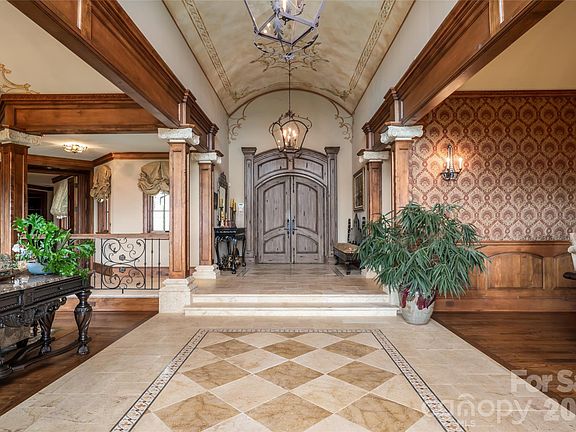 3rd image of 83 Summit Tower Cir