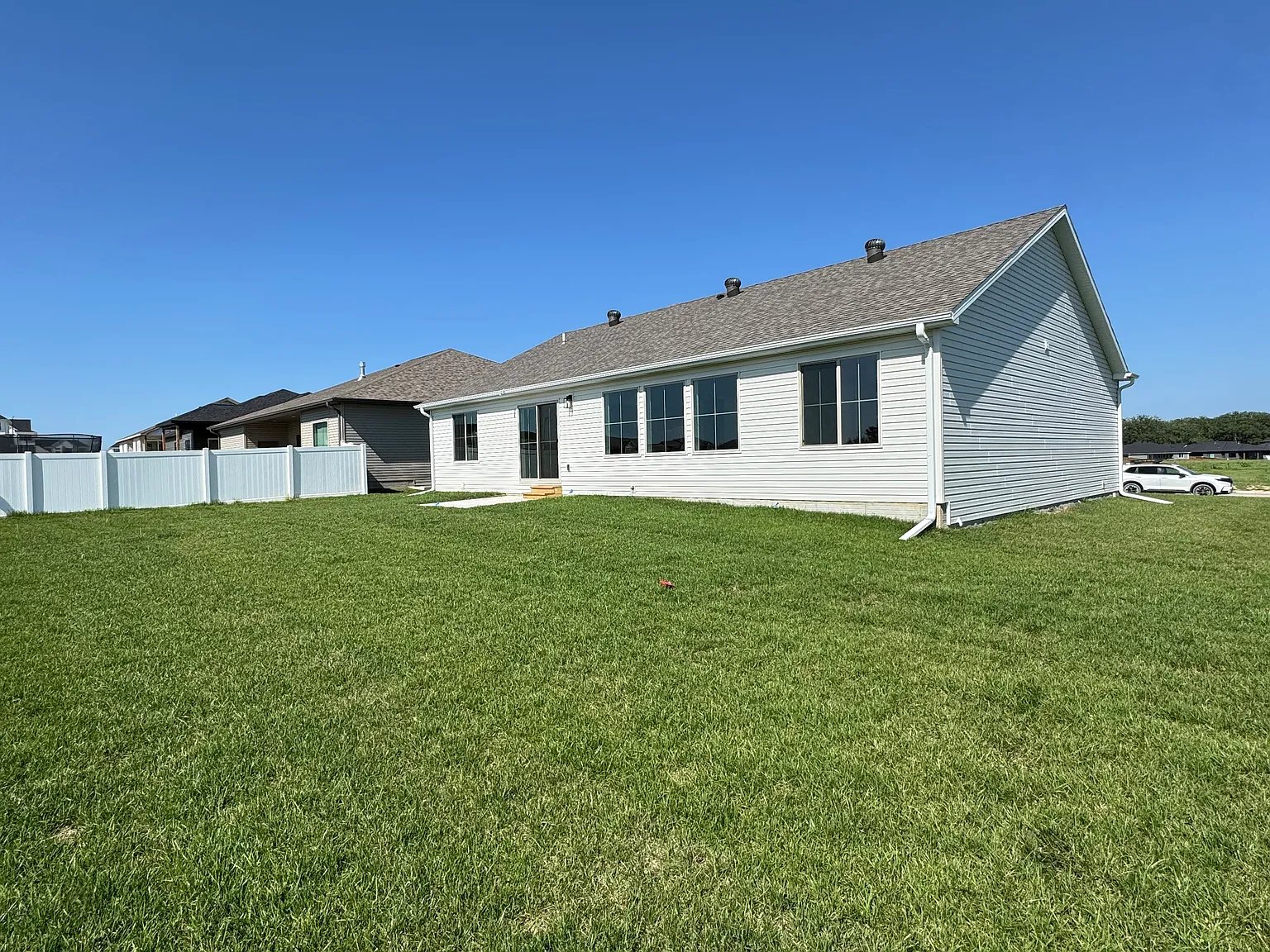 5 bed, 3175 sqft, $3,900 — Photo 3