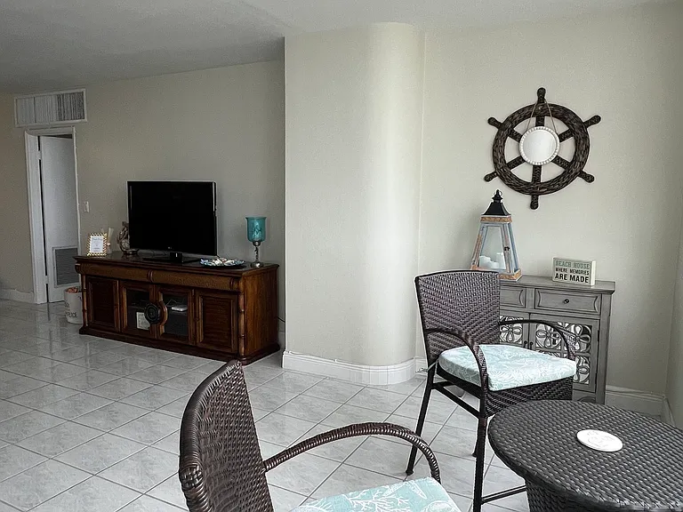5005 Collins Ave #611 — Photo 12