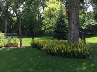 6431 Lockwood Ln, Gurnee, IL 60031