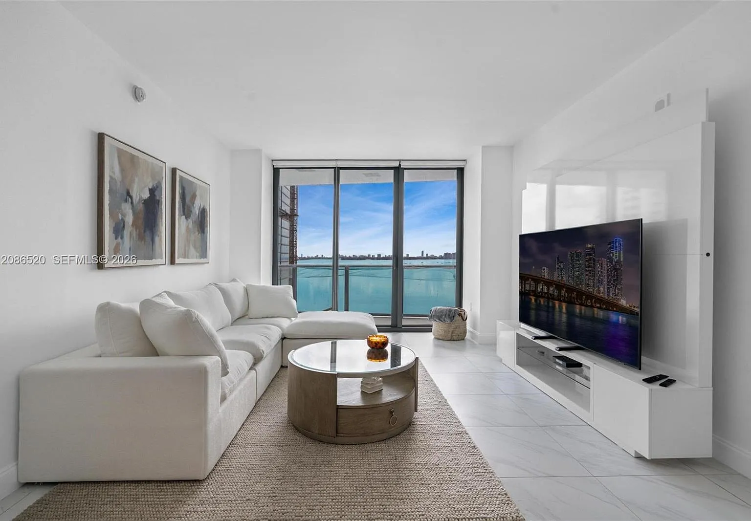 Icon Bay Condo — Photo 1