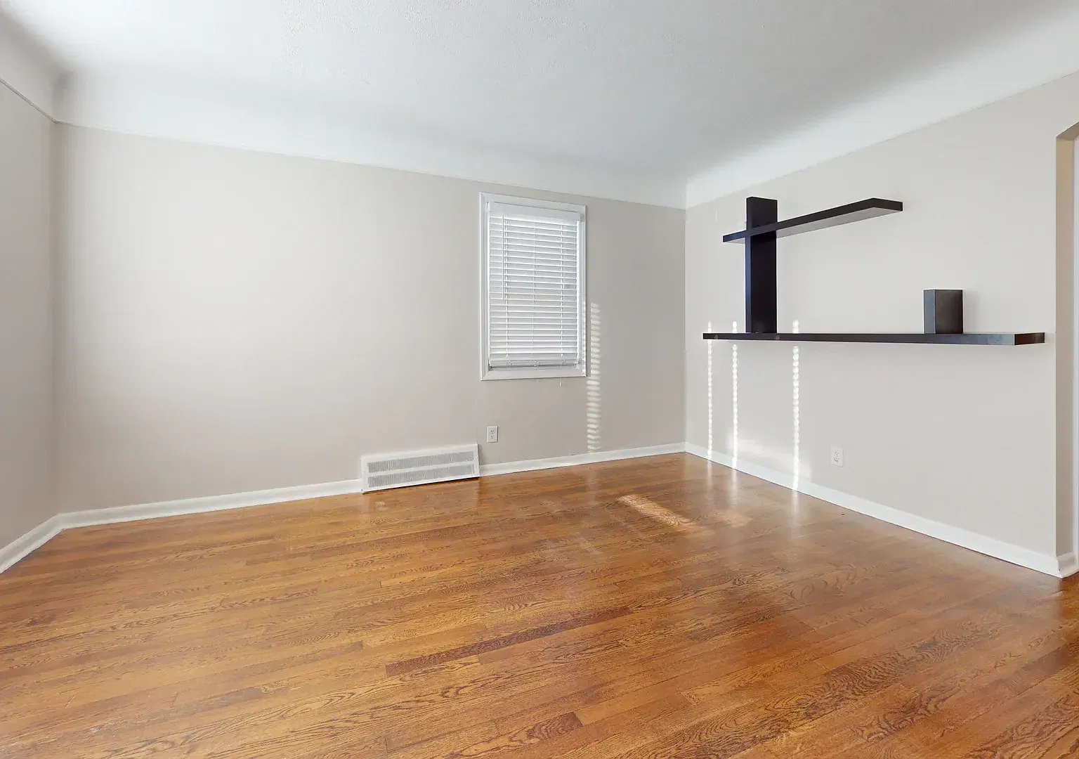 Charming 3 Bed/2 Bath Home for Rent in Berkley, MI — Photo 3