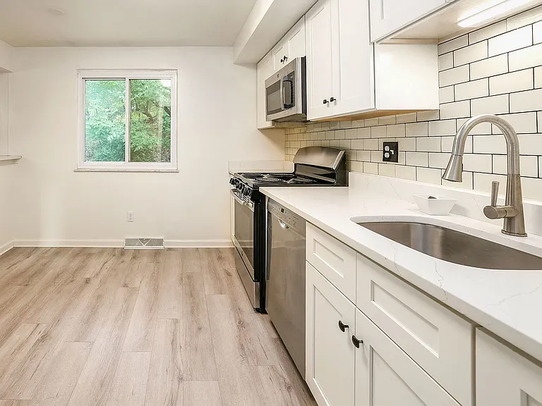 466 Mohican Ave — Photo 14