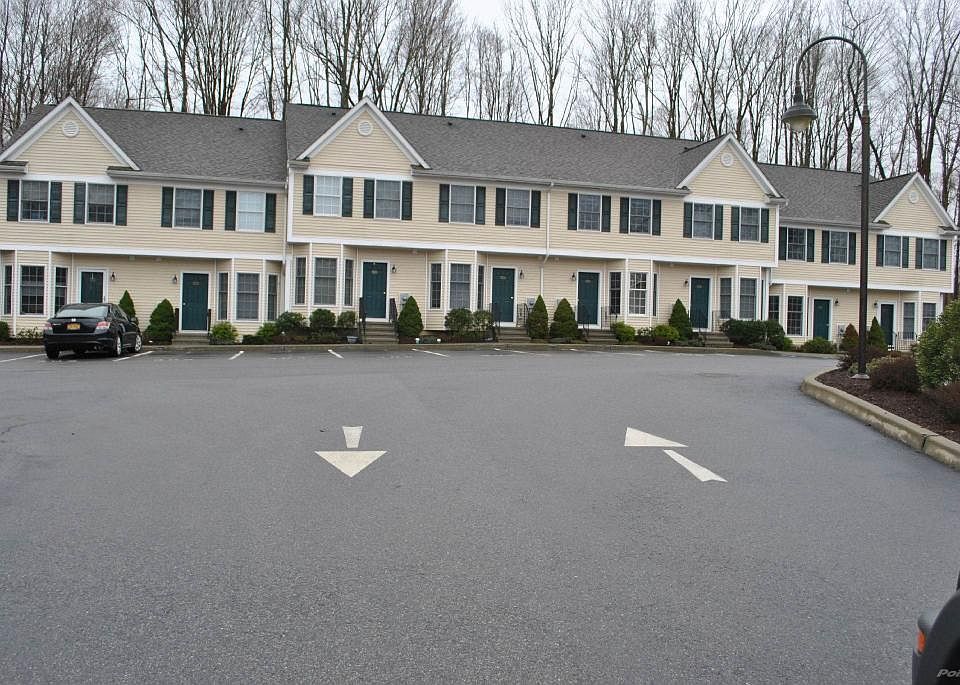 1st image of 301 Alexandra Ct