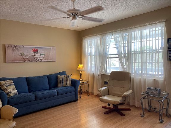 4th image of 108 Lyndhurst #108