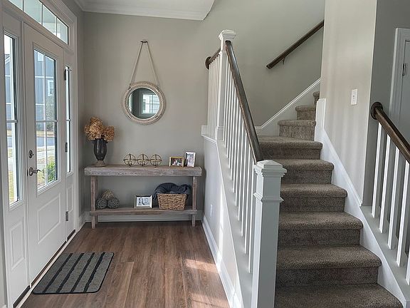 2nd image of 307 Sea Hawk St