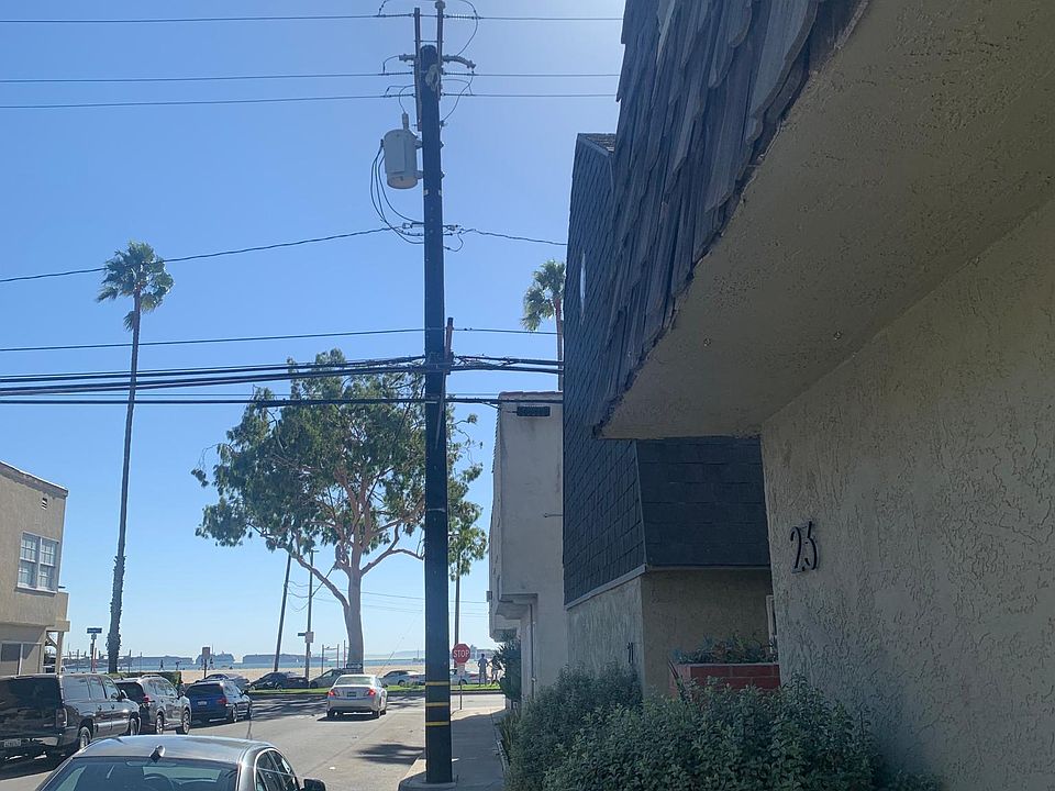 front entry view towards beach