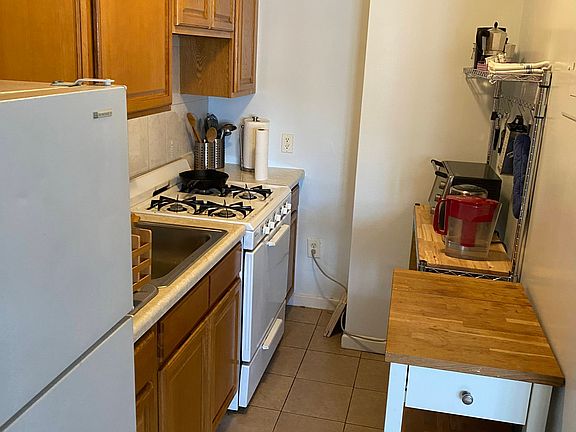 4th image of 158 Jefferson St #2