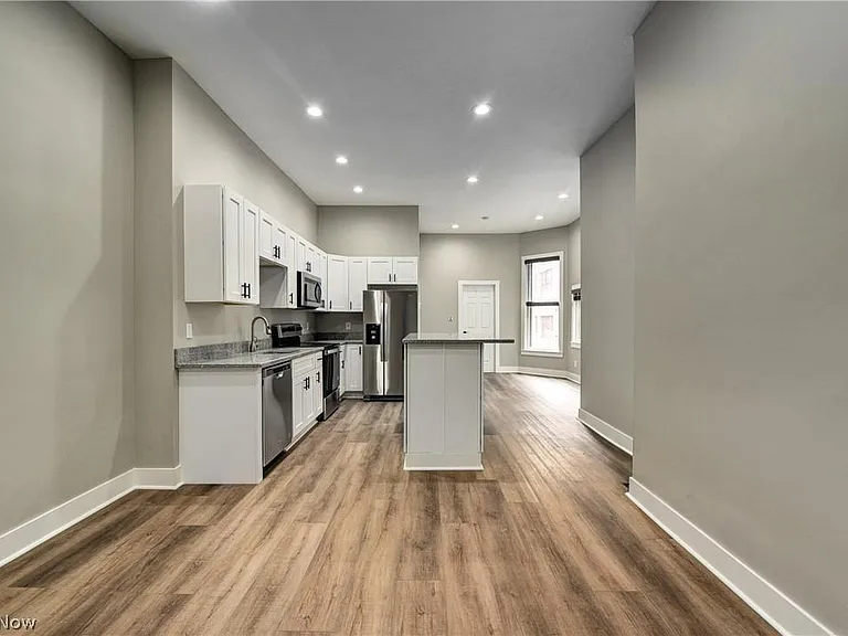 6014 Franklin Blvd #1 — Photo 5