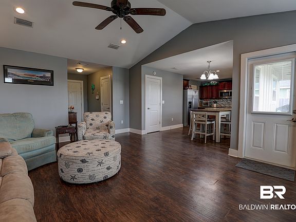 5th image of 241 Lakefront Cir