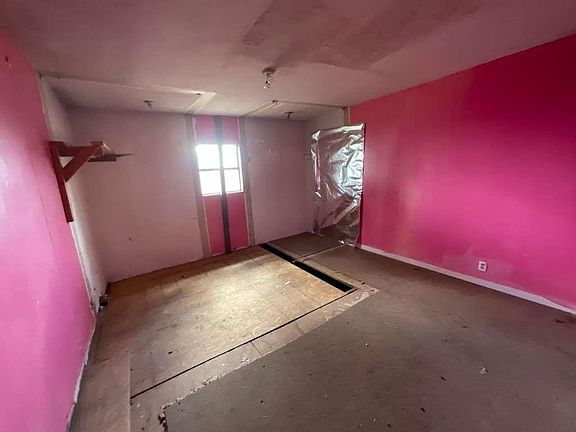 2nd image of 315 W Grand St