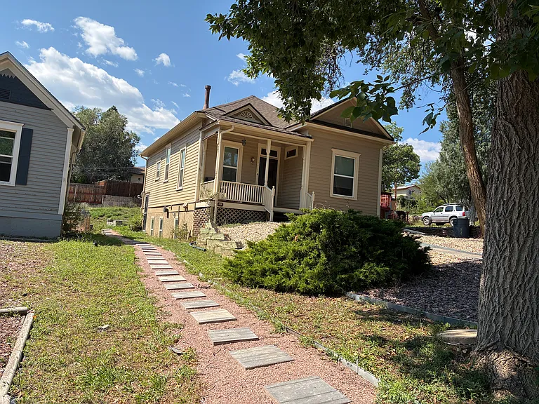 stone pathway to side entrance from street