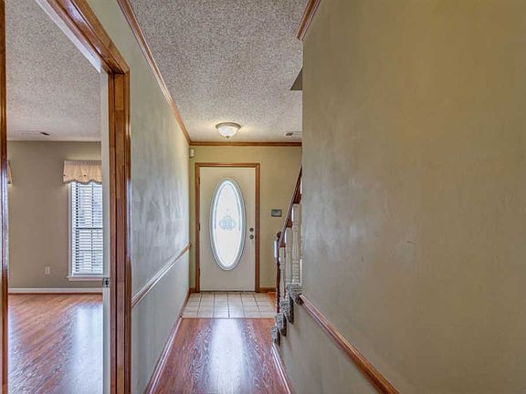 2nd image of 40 Gretna Green Dr S