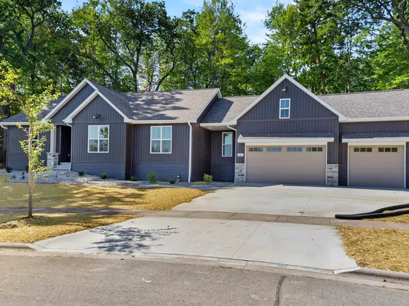 1085 Stordeur Dr, Green Bay, WI 54313