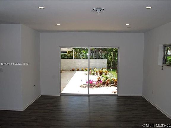 5th image of 741 Saldano Ave