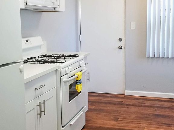 3rd image of 3921 Marine View Ave #3921