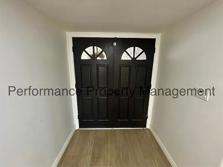 7501 Lucille Ave — Photo 2