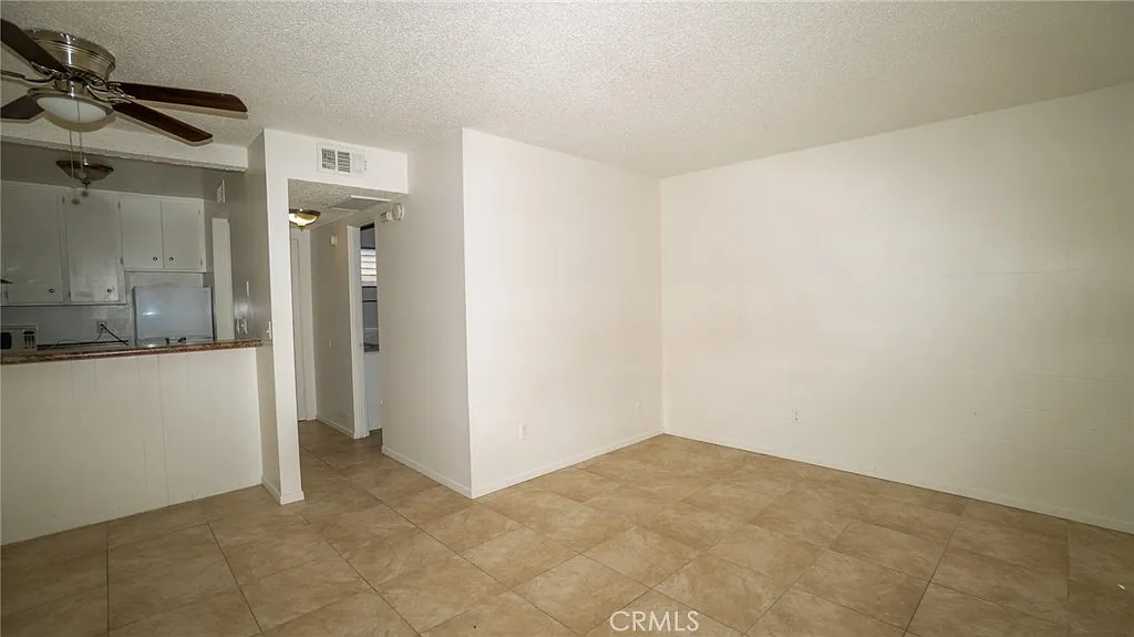 Studio, 415 sqft, $1,350 — Photo 3