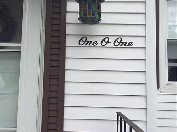 3rd image of 101 Marlborough St