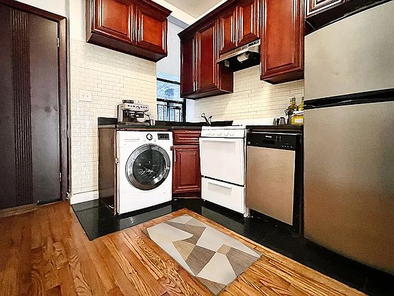 3rd image of 205 W 109th St #1S