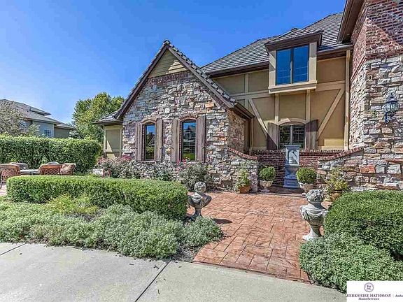 3rd image of 17429 Valley Dr
