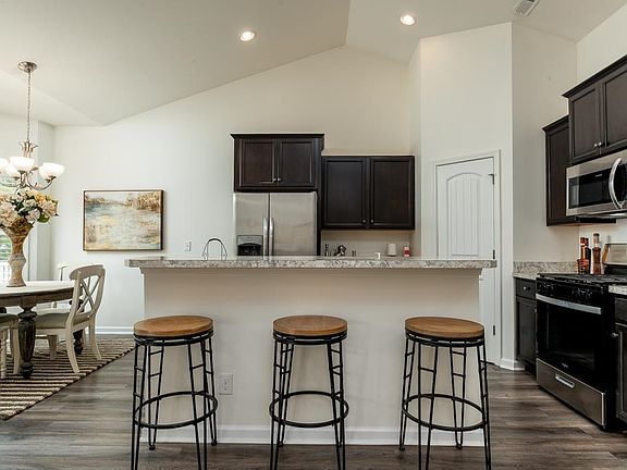 3rd image of 112 Palm Terrace Loop