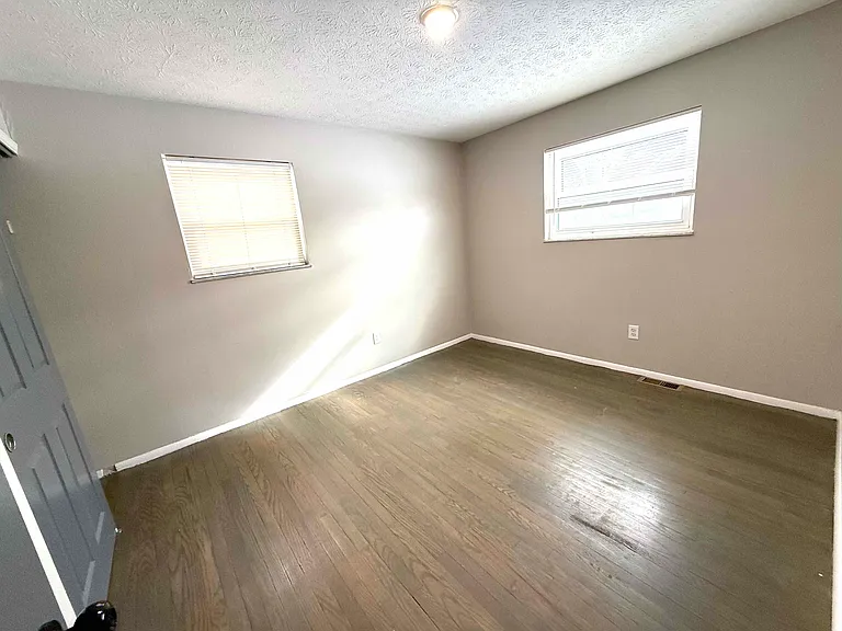 1709 Newbrook Dr — Photo 7