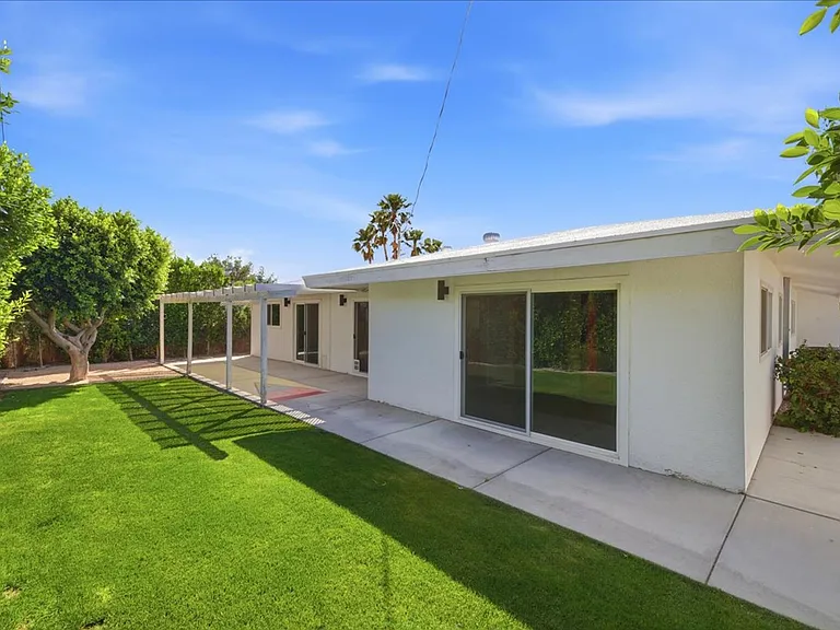 9750 Valencia Dr — Photo 23