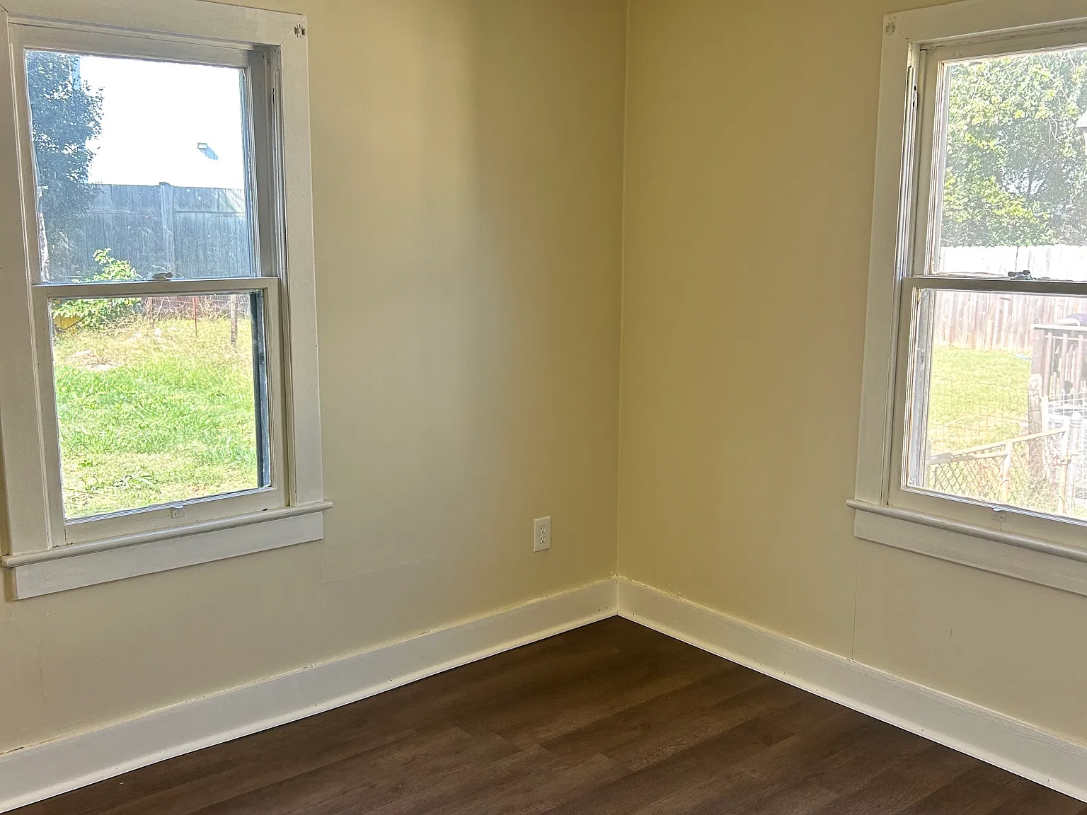 3 bed, 900 sqft, $2,100 — Photo 2