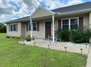 207 Noah Ln, Carterville, IL 62918