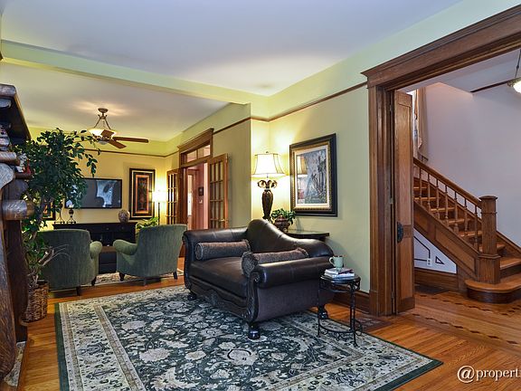 Foyer/Living Room