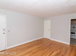 372B Park Rd APT B1, West Hartford, CT 06119