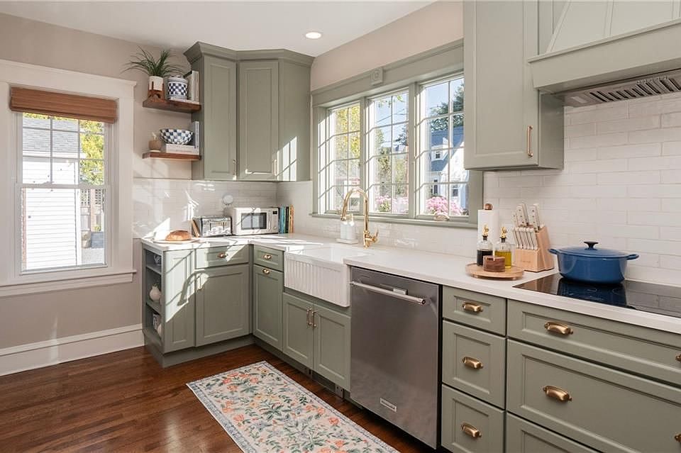 1st image of 26 Vernon Ave
