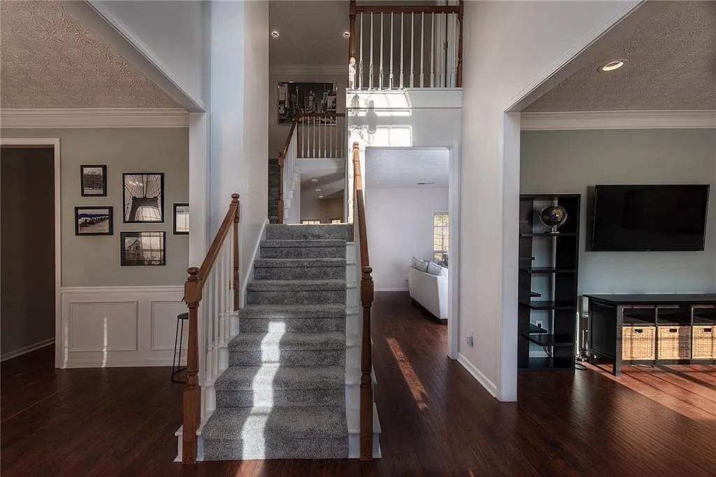 4 bed, 3012 sqft, $3,200 — Photo 4
