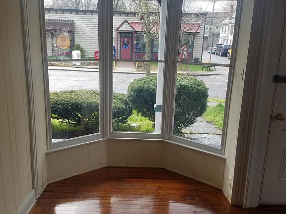 Sunny Living room bay windows