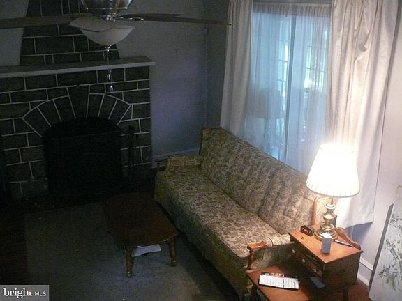 4th image of 41 E Logan Ave