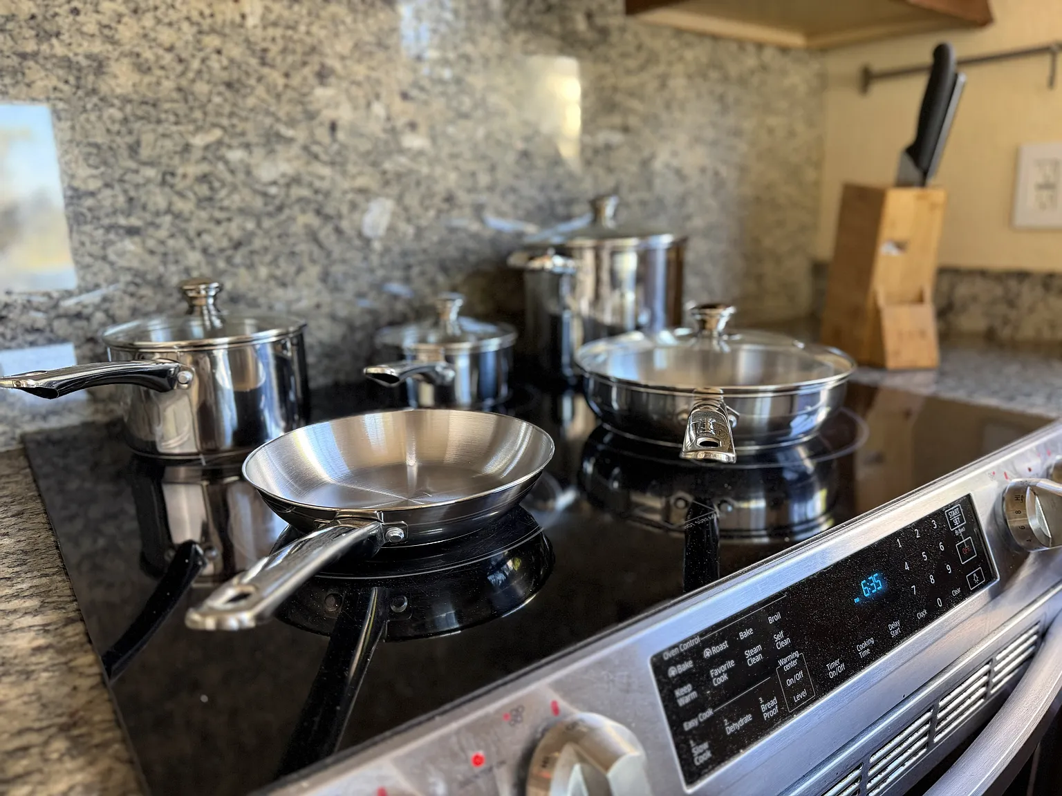 3 bed, 1.5 bath, 1320 sqft, $4,900 — Photo 3