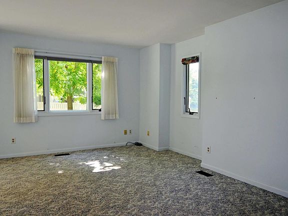 5th image of 613 Bainbridge Dr