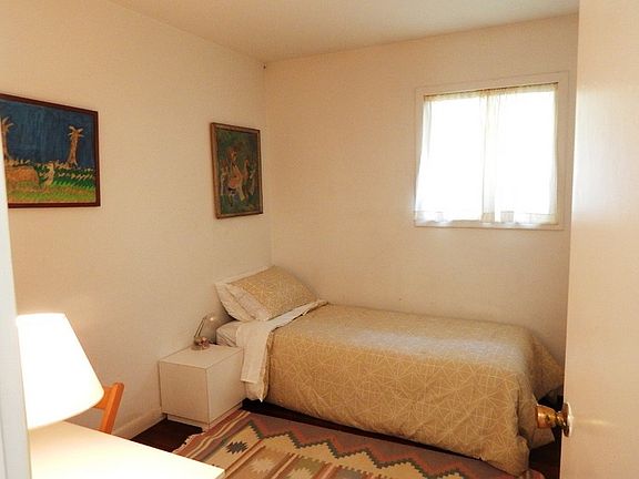5th image of 31 Baycrest Ave