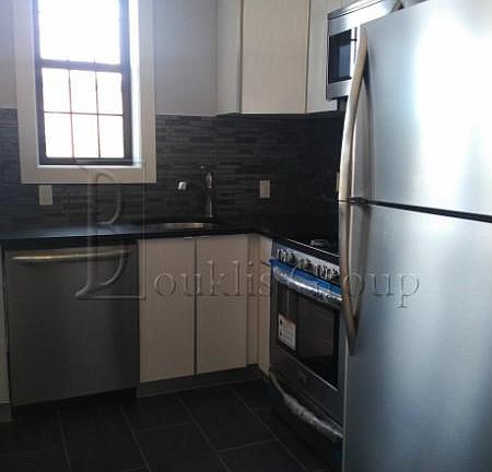4th image of 2301 Steinway St #3